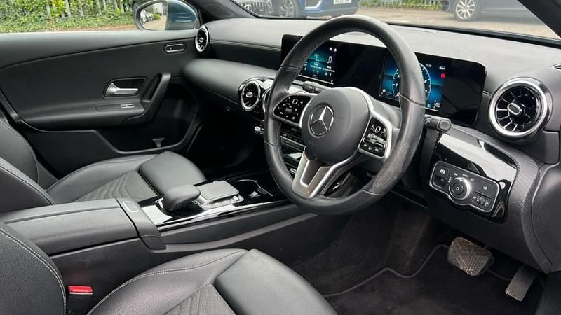 Used Mercedes A180 SE 136 HP (100 kW) 2021 Blue