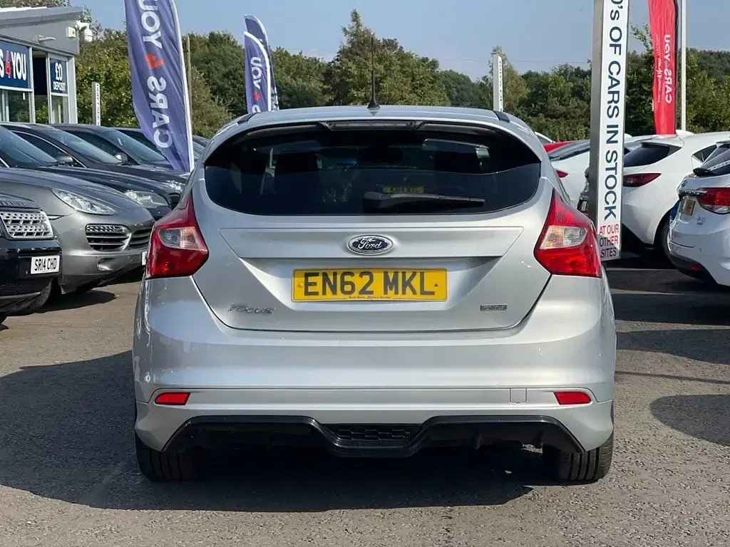 Used Ford Focus Zetec 116 HP (85 kW) 2013 Silver Hatchback