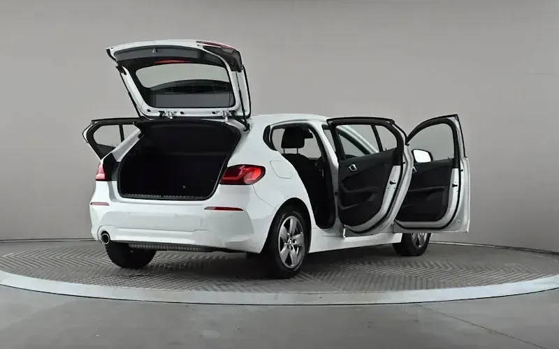 Used BMW 118 Comfort Edition 136 HP (100 kW) 2022 White Hatchback