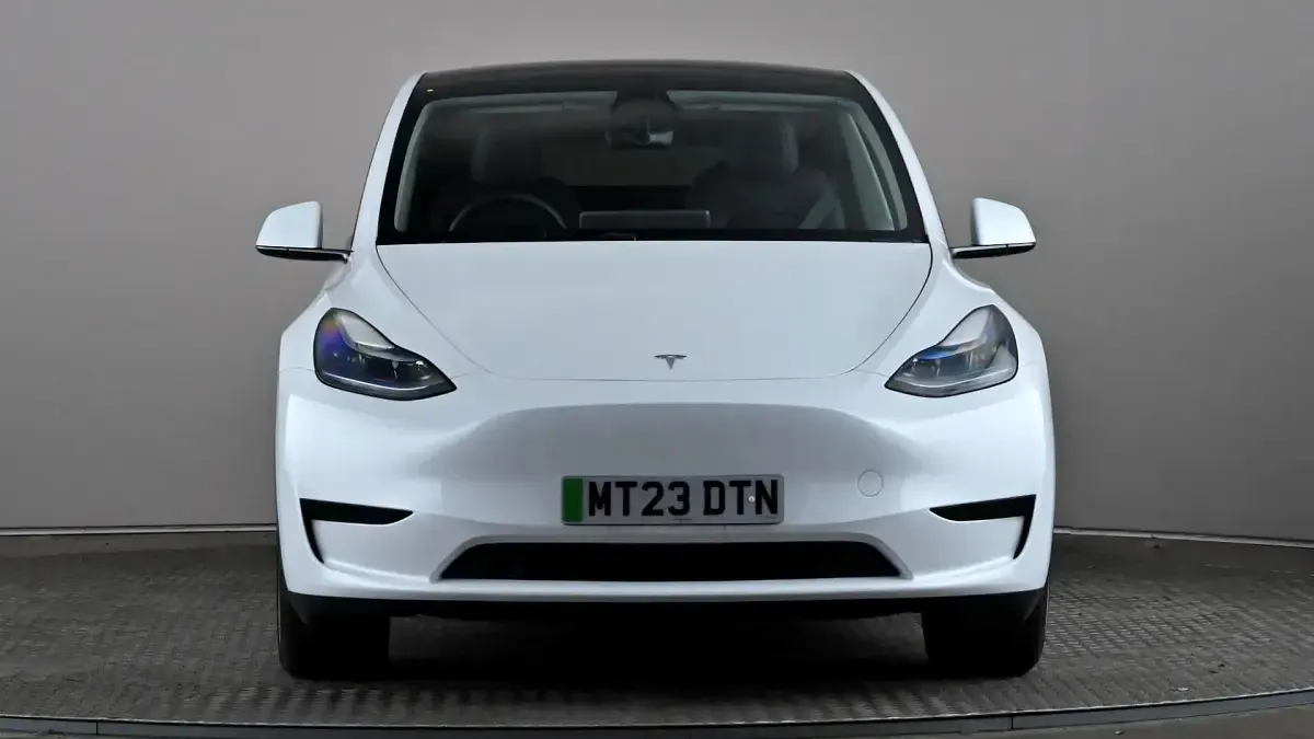 Begagnad Tesla Model Y RWD 219 kW (299 HK) 2023 Vit SUV