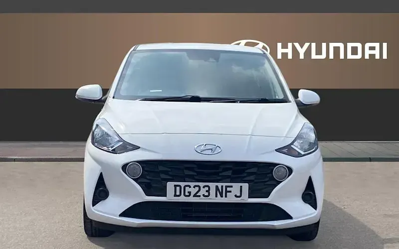 Used Hyundai i10 SE 67 HP (49 kW) 2023 White Hatchback
