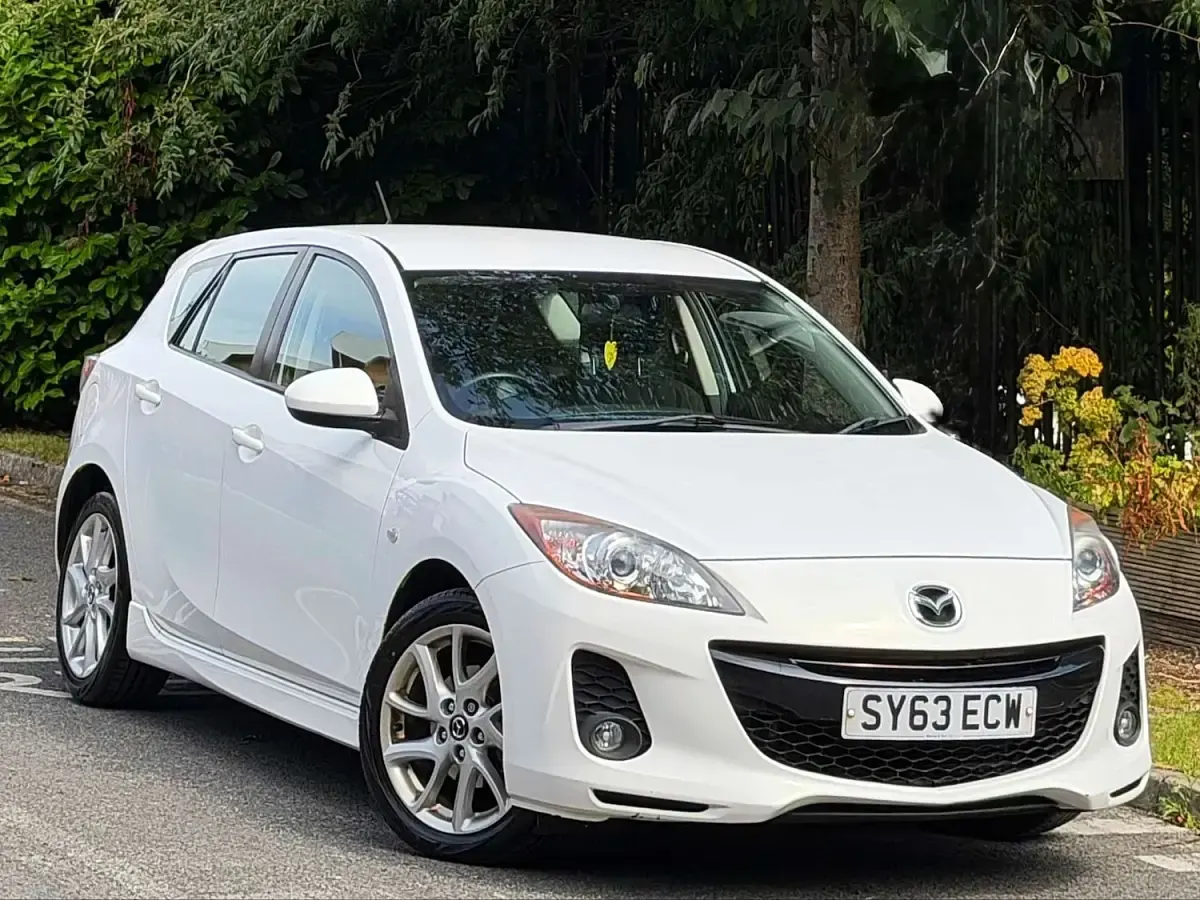 Used Mazda 3 105 HP (77 kW) 2013 White Hatchback