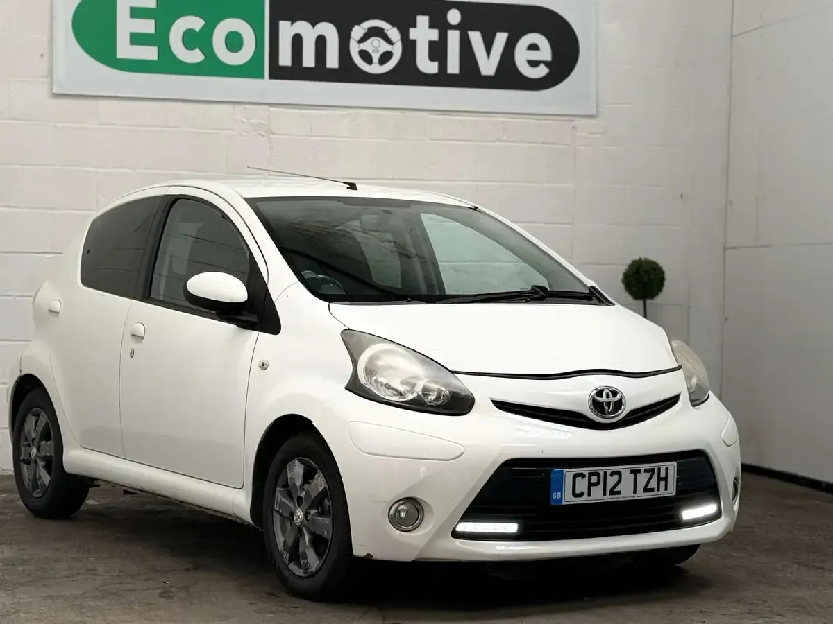 Used Toyota Aygo 68 HP (50 kW) 2012 White Hatchback