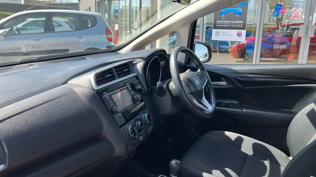 Second-hand Honda Jazz S 102 CP (75 kW) 2005 Hatchback