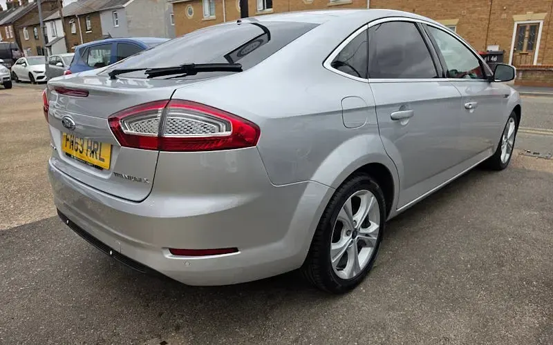 Used Ford Mondeo Business Edition 140 HP (102 kW) 2014 Silver Hatchback