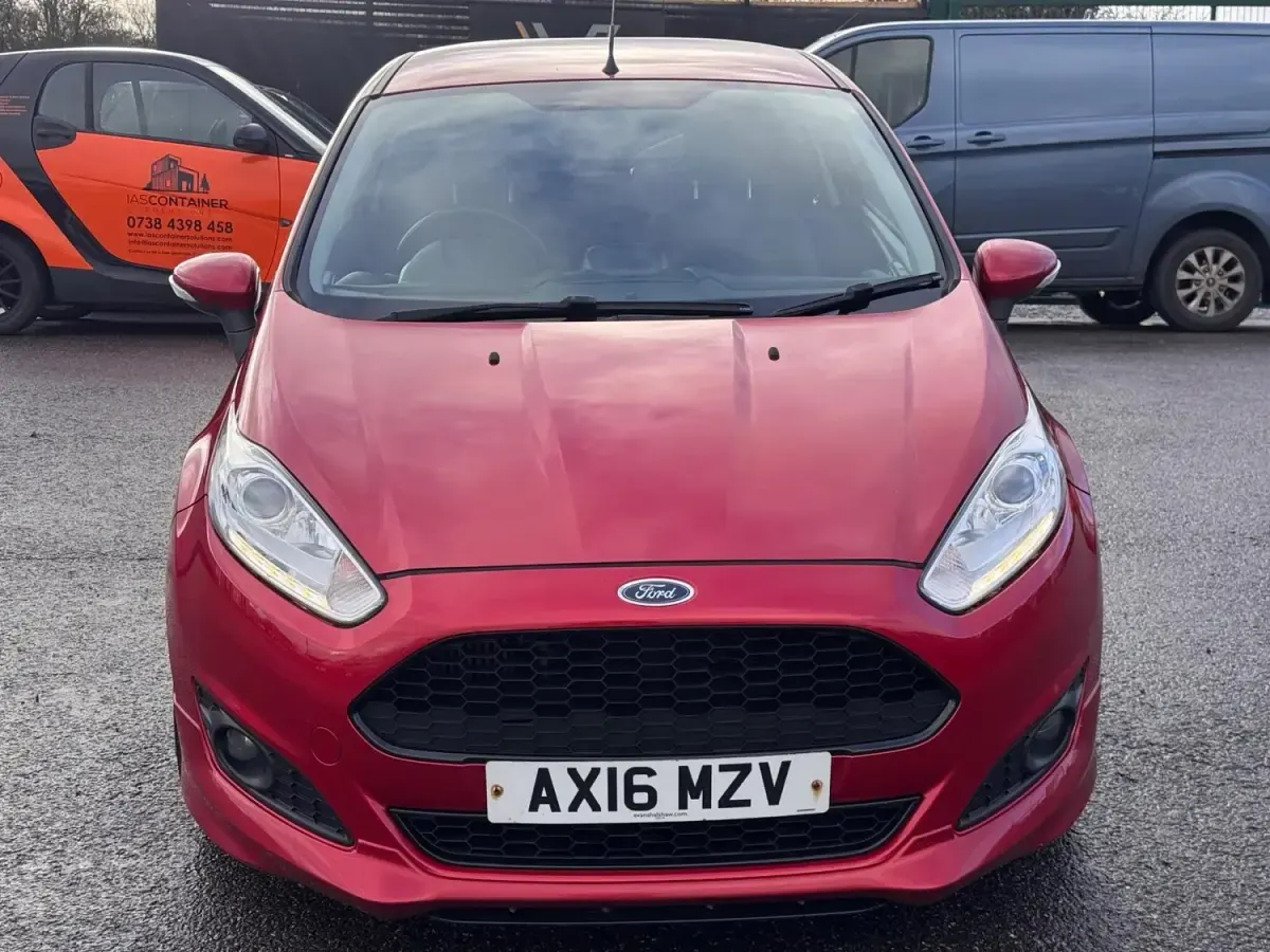 Usado Ford Fiesta Zetec 2016 Rojo Utilitario