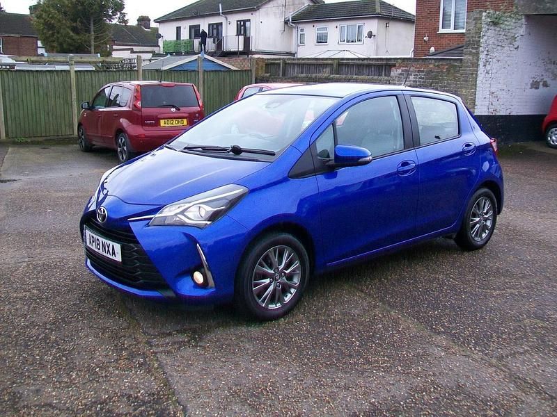 Used Toyota Yaris 2018 Blue Hatchback