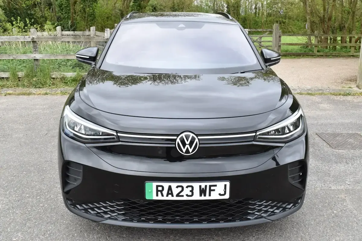 Käytetty VW ID.4 Pro 127 kW (174 HP) 2023 Musta Katumaasturi