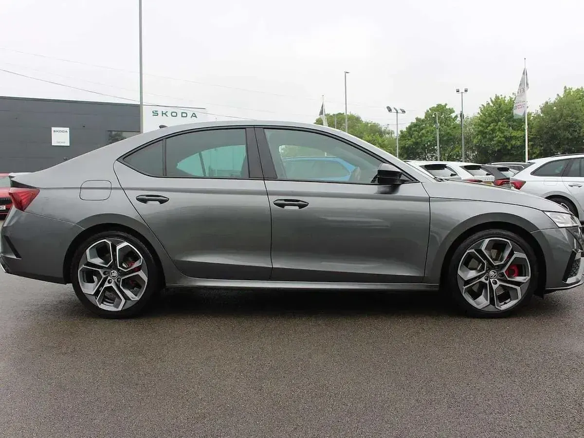 Usado Skoda Octavia vRS 180 CV (132 kW) 2024 Gris Utilitario