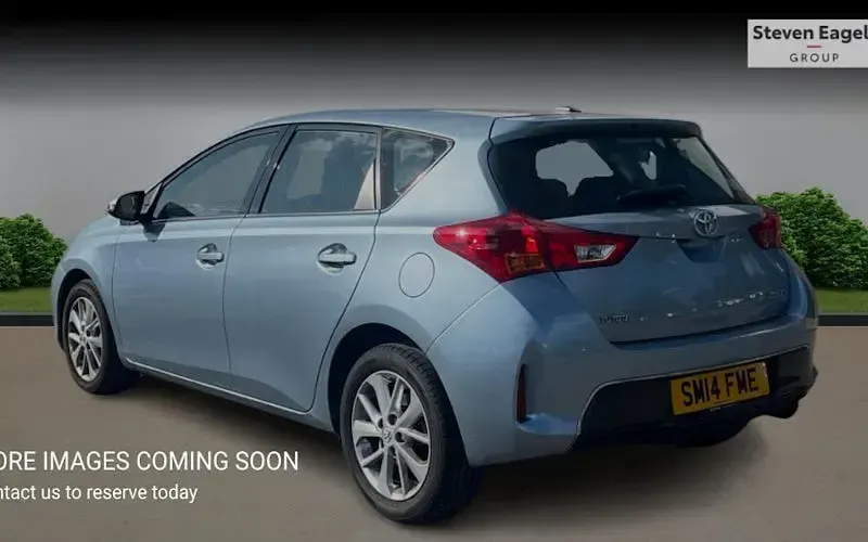 Used Toyota Auris Multidrive S 132 HP (97 kW) 2014 Hatchback
