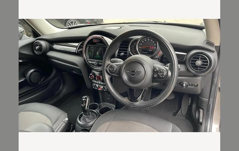 Used Mini Cooper Hatch 134 HP (98 kW) 2018 Silver Hatchback