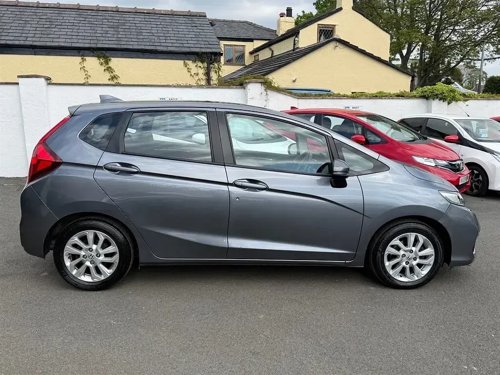 Used Honda Jazz SE 102 HP (75 kW) 2018 Grey Hatchback