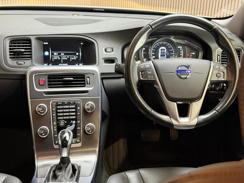 Used Volvo S60 SE Lux 181 HP (133 kW) 2015 Sedan