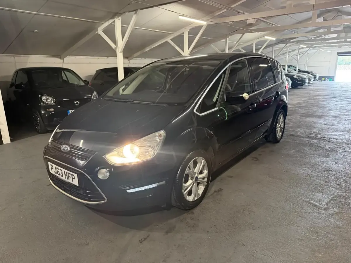 Used Ford S-MAX Titanium 115 HP (84 kW) 2013 Black MPV