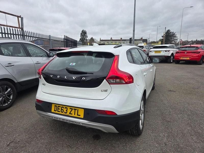 Used Volvo V40 2013 White Hatchback