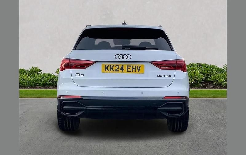 Begagnad Audi Q3 Black Edition 150 HK (110 kW) 2024 Vit SUV