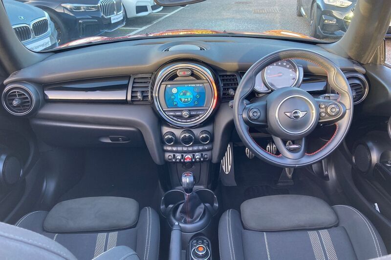 Used Mini Cooper 134 HP (98 kW) 2018 Red Hatchback