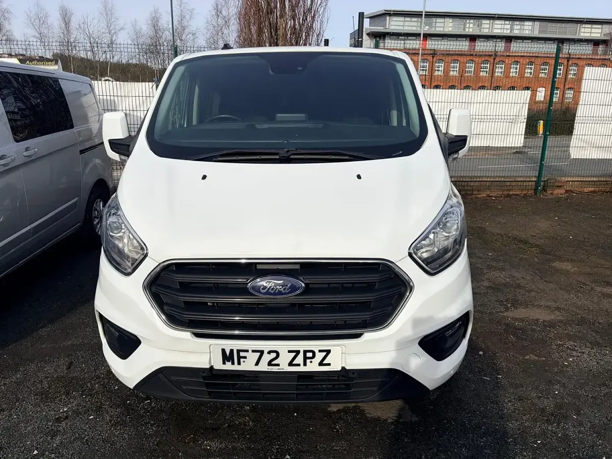 Used Ford Transit Custom Limited 130 HP (95 kW) 2022 White Van