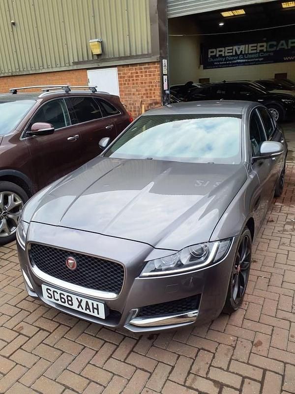 Second-hand Jaguar XF R-Sport 180 CP (132 kW) 2018 Gri Berlinǎ