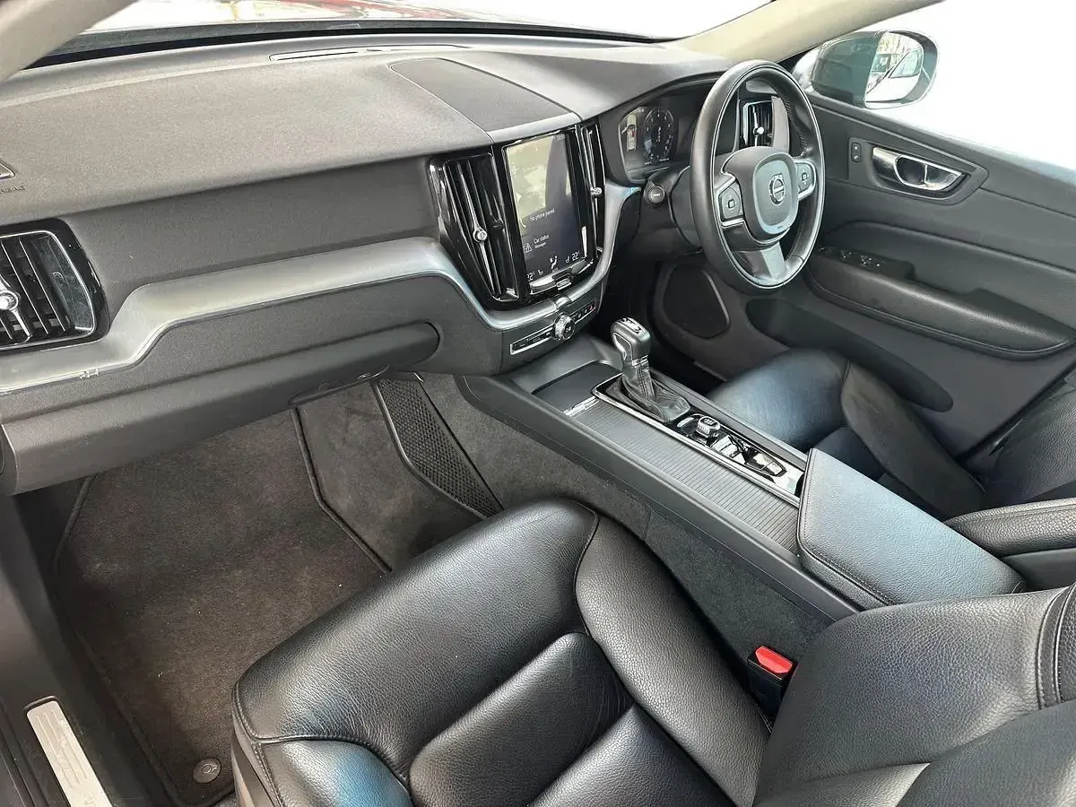 Usado Volvo XC60 190 CV (139 kW) 2020 Gris SUV