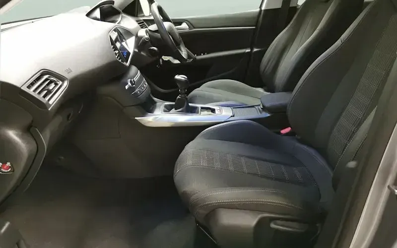 Gebraucht Peugeot 308 Allure 131 PS (96 kW) 2021 Grau Kleinwagen