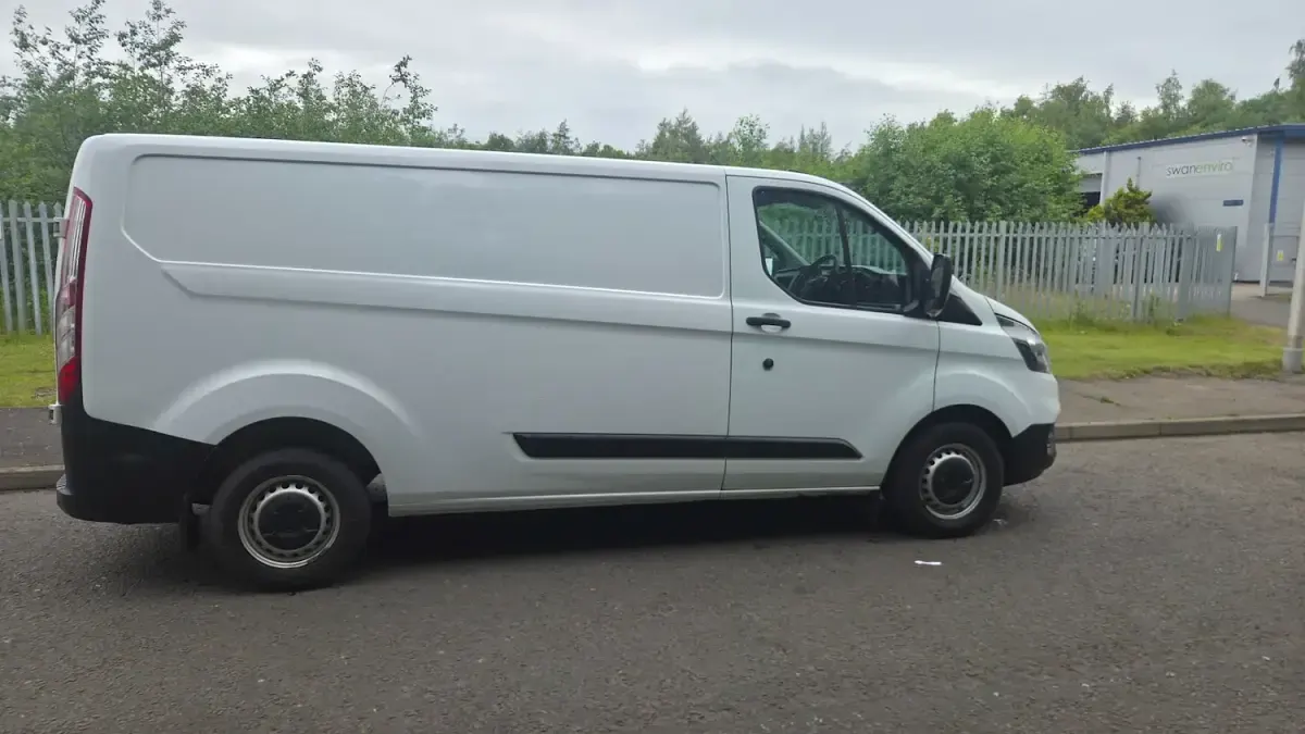Used Ford Transit Custom 105 HP (77 kW) 2022 White Van