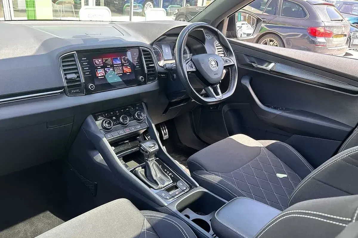 Used Skoda Karoq SportLine 140 HP (102 kW) 2019 Crystal black metallic SUV