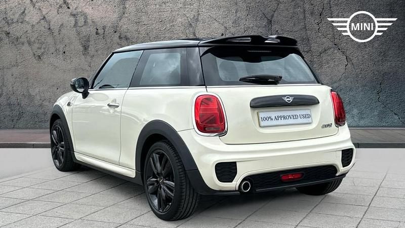 Used Mini Cooper Hatch 134 HP (98 kW) 2019 White Hatchback