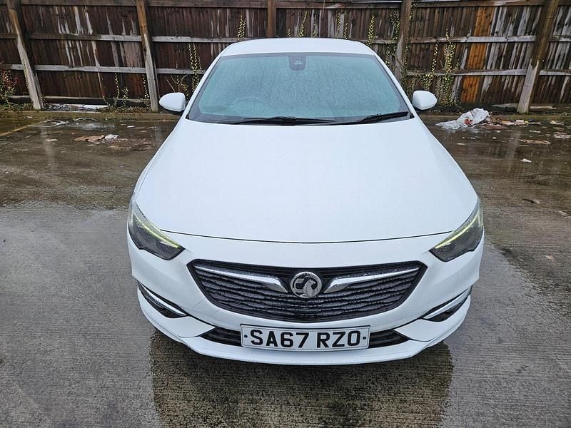 Used Vauxhall Insignia SRi 2017 White Hatchback