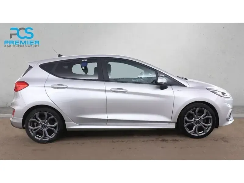 Używany Ford Fiesta ST-Line 100 KM (73 kW) 2020 Srebrny Hatchback