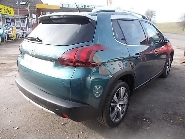 Used Peugeot 2008 Allure 100 HP (73 kW) 2017 Green SUV