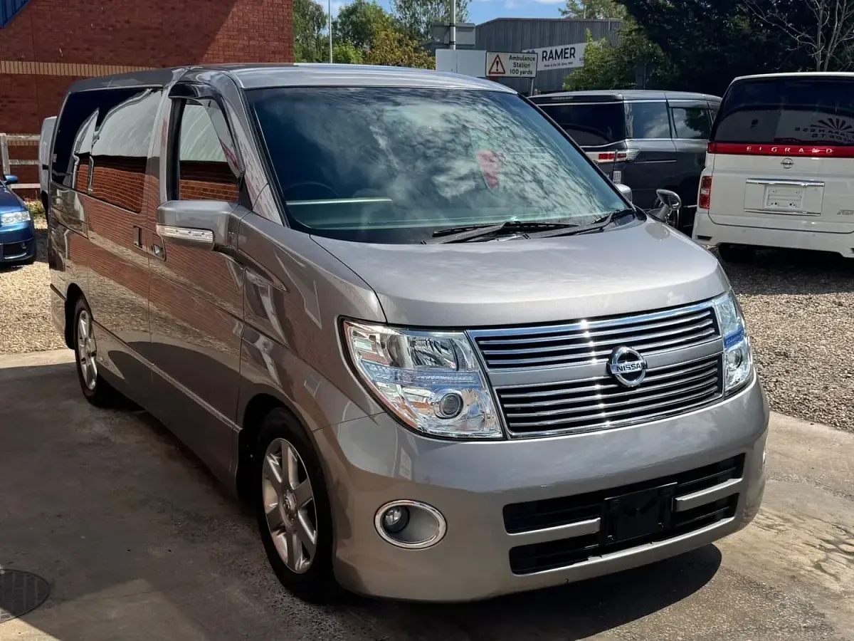 Used Nissan Elgrand 2009 Grey MPV