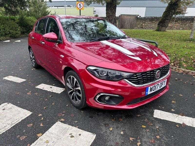 Red Used 2017 Fiat Tipo Lounge Hatchback | £3,999 (Good price) - Image 1/4
