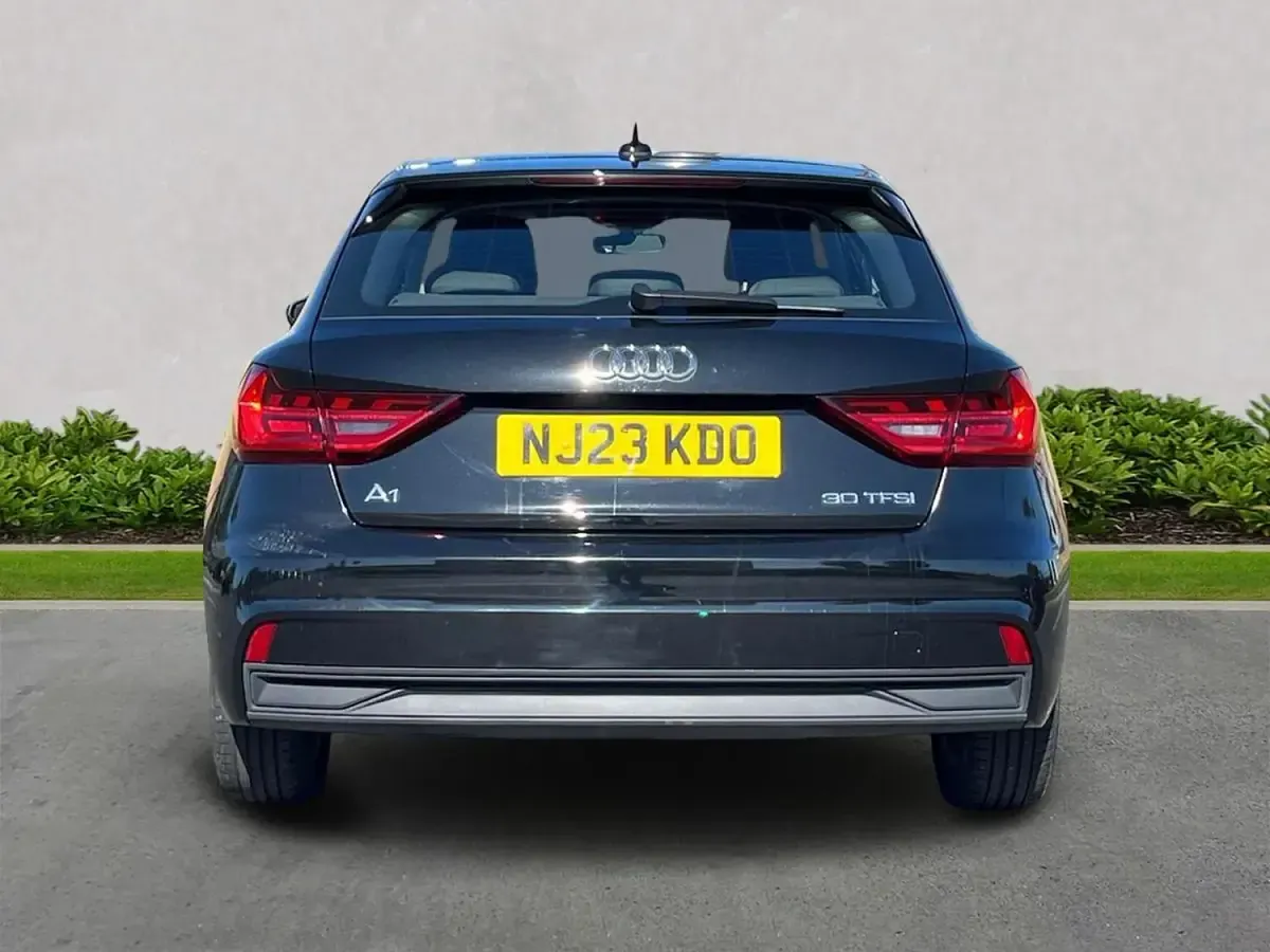 Usado Audi A1 Premium 108 HP (79 kW) 2023 Preto SUV