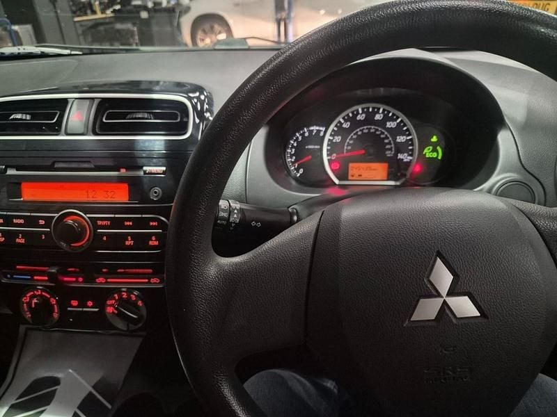 Used Mitsubishi Mirage 79 HP (58 kW) 2014 Green Hatchback