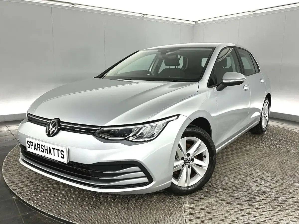 Usado VW Golf VIII Life 150 HP (110 kW) 2023 Prateado Citadino