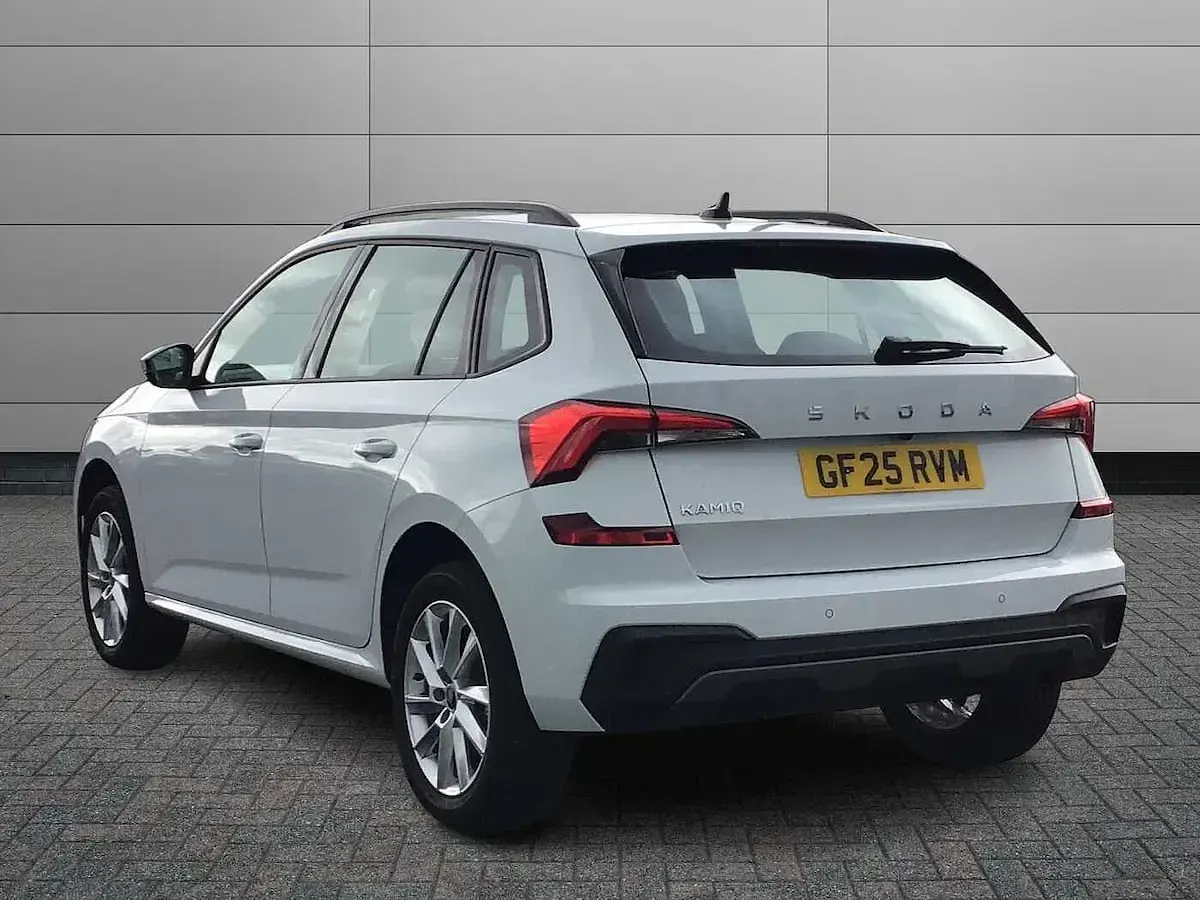 Used Skoda Kamiq SE 70 HP (51 kW) 2025 Moon white metallic SUV