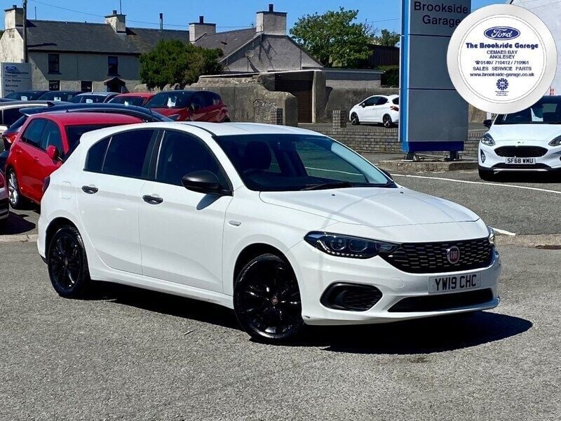 White Used 2019 Fiat Tipo Easy Hatchback | £6,299 (Fair price) - Image 1/4