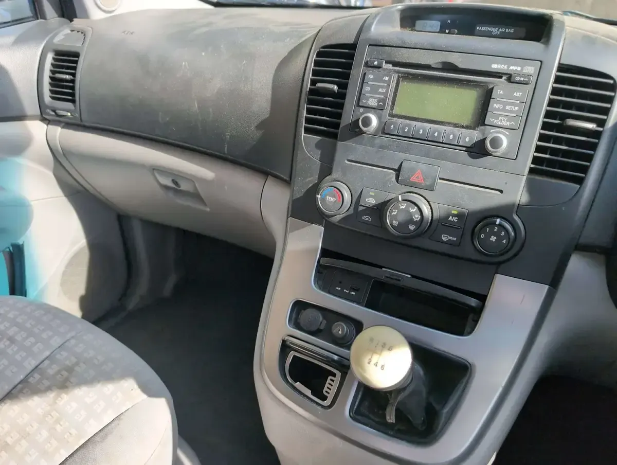 Used Kia Sedona 2010 Silver MPV