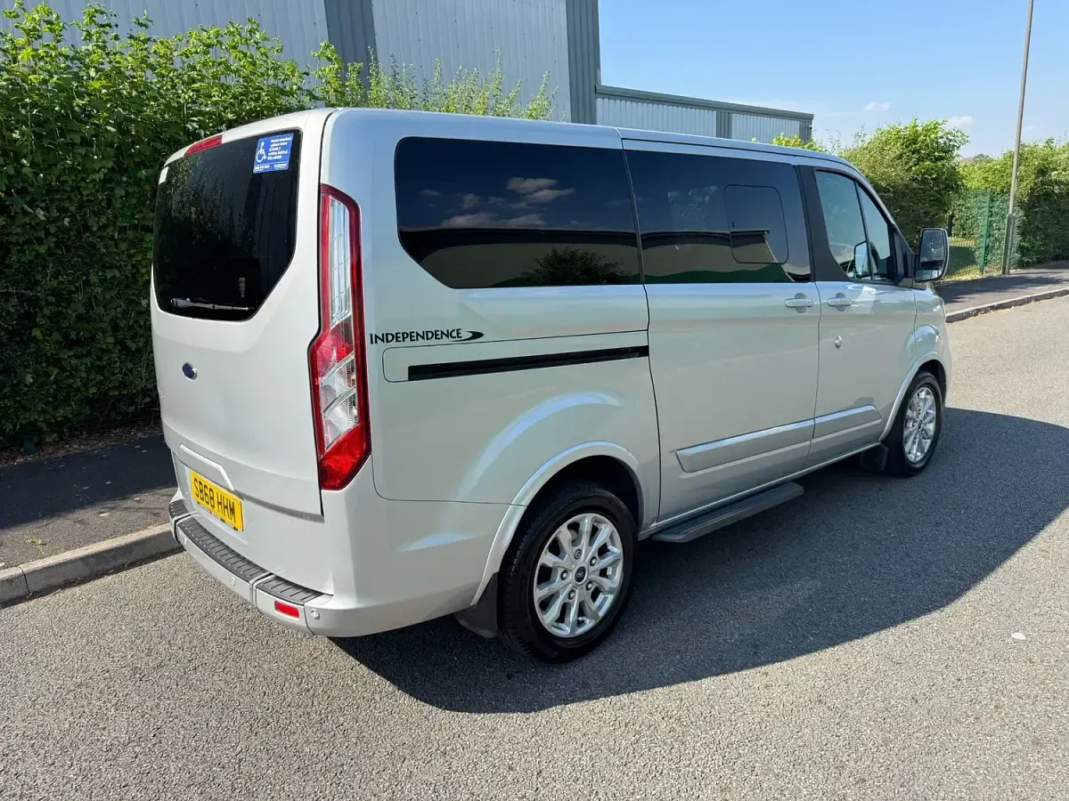 Used Ford Tourneo Custom Titanium 130 HP (95 kW) 2019 Silver Van