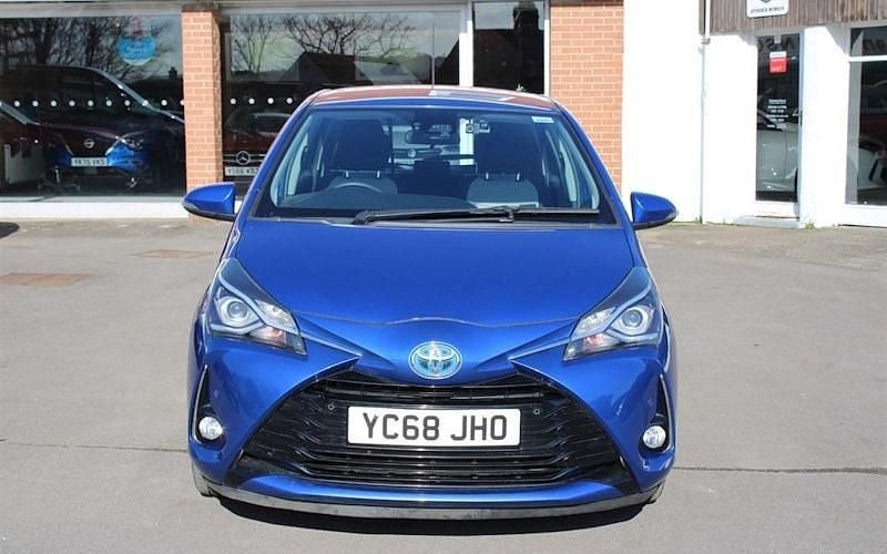 Usado Toyota Yaris Hybrid 101 HP (74 kW) 2018 Azul Citadino