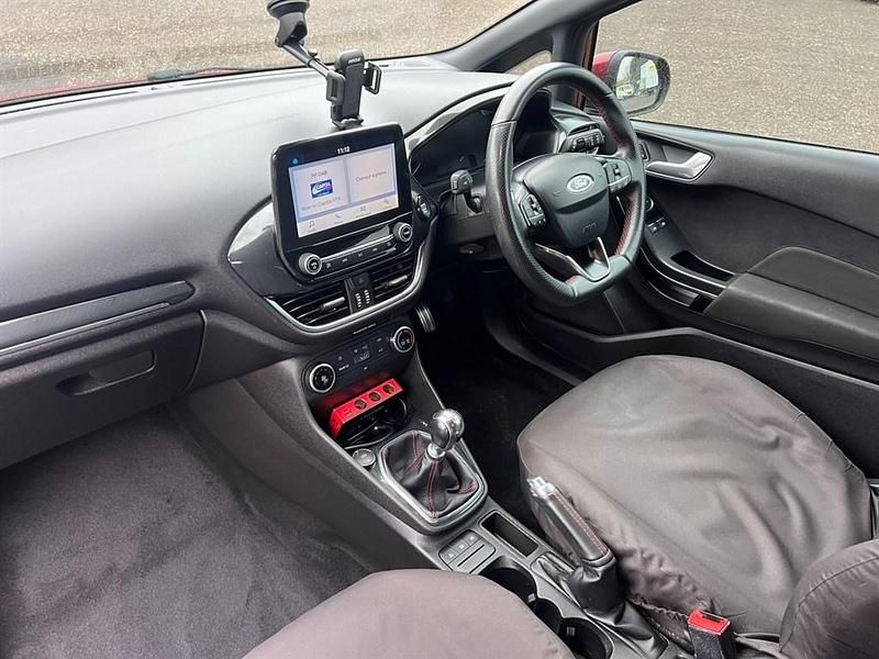 Used Ford Fiesta Sport 118 HP (86 kW) 2019 Red Van