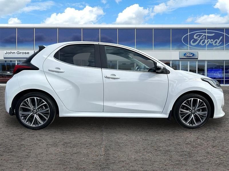 Used Toyota Yaris Hybrid 2023 White Hatchback