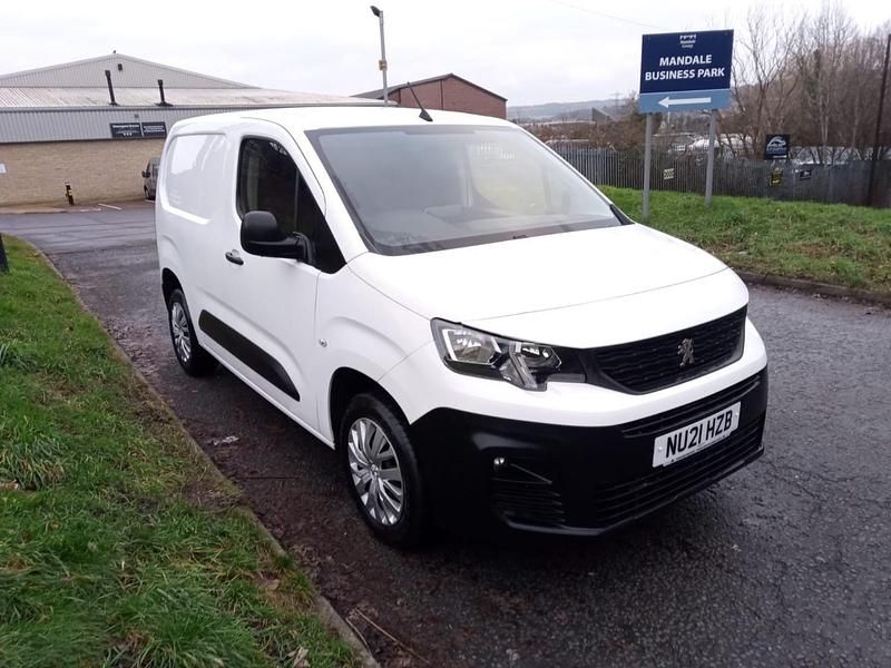 Used Peugeot Partner 131 HP (96 kW) 2021 White MPV