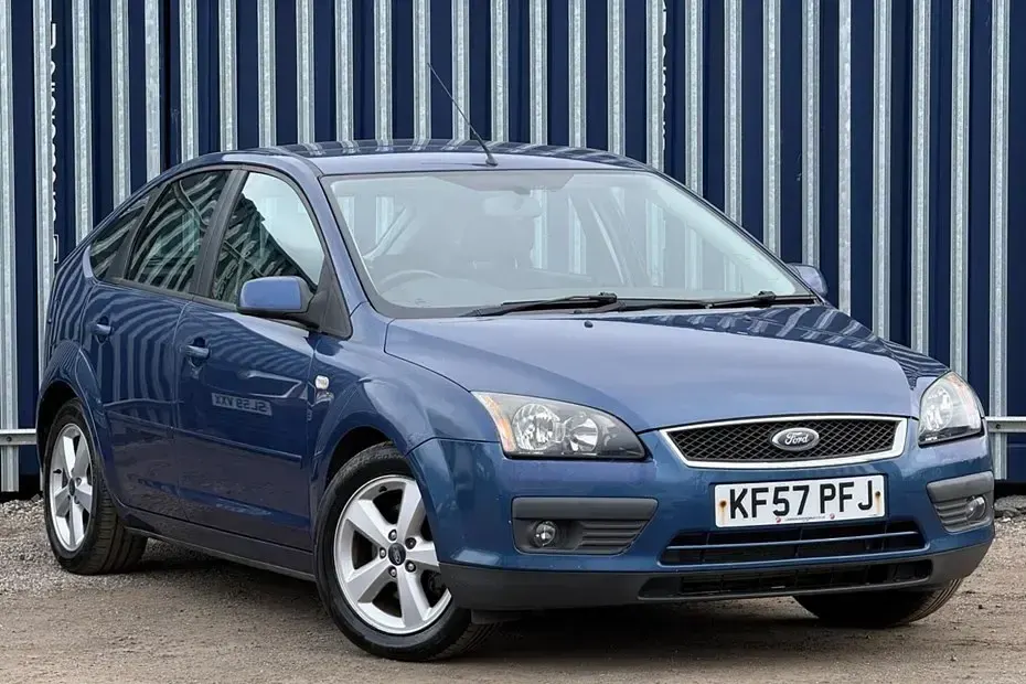 Begagnad Ford Focus Zetec 115 HK (84 kW) 2007 Blå Halvkombi