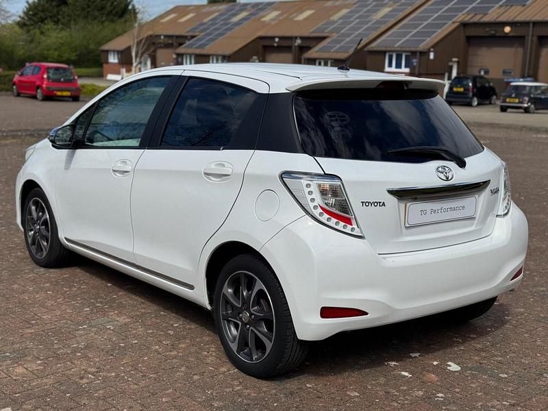 Used Toyota Yaris Trend 2013 White Hatchback