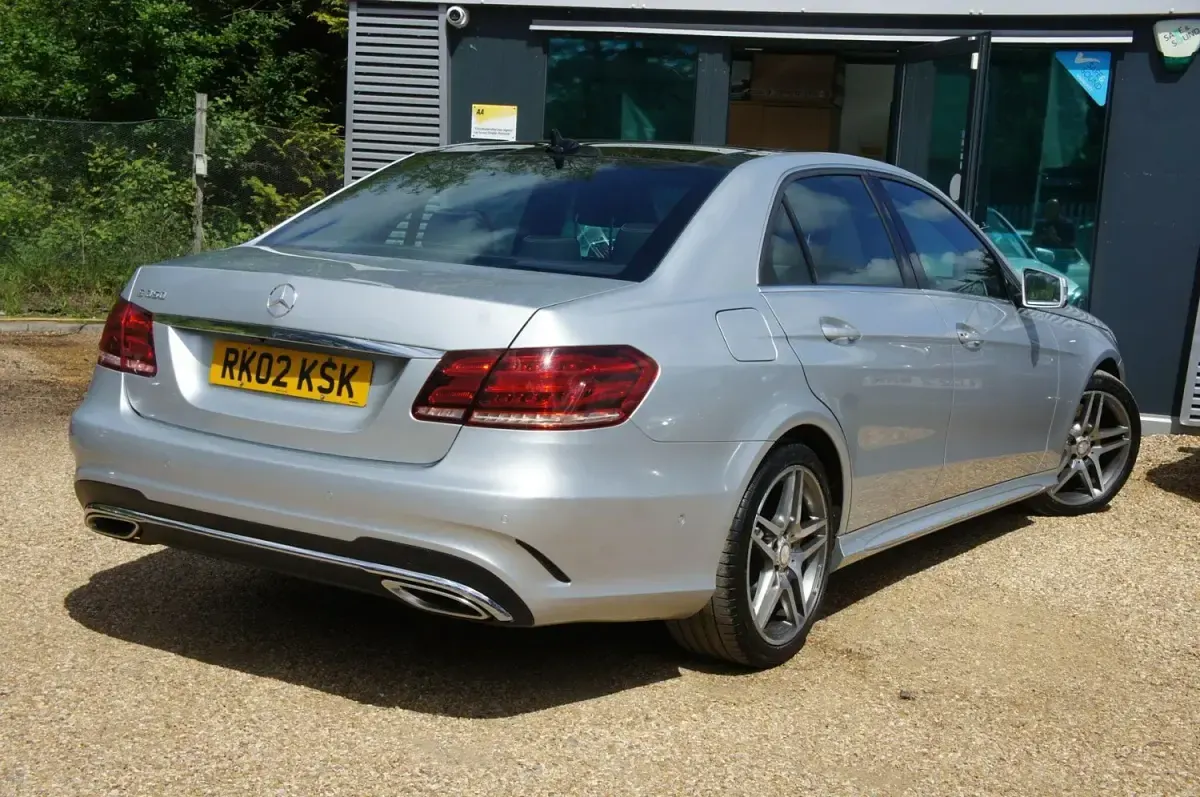Gebraucht Mercedes E350 AMG Line Premium 258 PS (189 kW) 2015 Silber Limousine