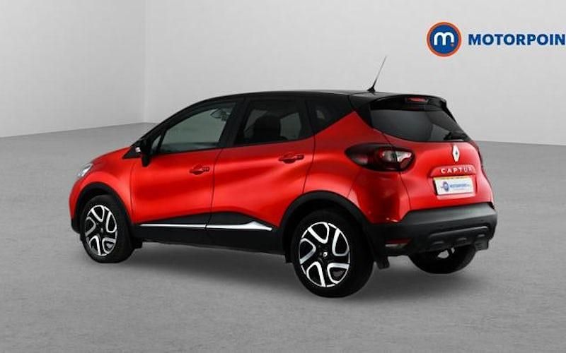 Second-hand Renault Captur Iconic 90 CP (66 kW) 2018 Roșu SUV