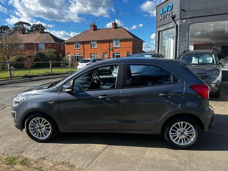 Usado Ford Ka Plus Zetec 85 HP (62 kW) 2019 Cinzento Citadino