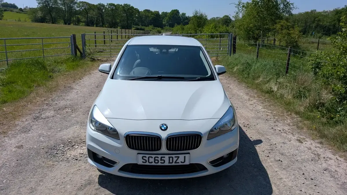 Used BMW 216 Luxury Line 116 HP (85 kW) 2015 White Hatchback